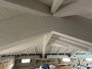 Dettaglio tetto in legno autoportante, ambienti sottostanti senza ingombri