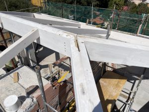 Dettaglio lavorazione travature per l'inserimento della piastra metallica a scomparsa