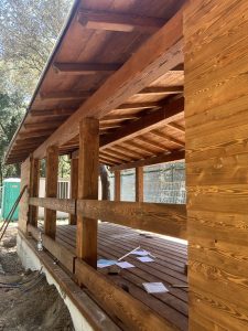 struttura in legno massiccio di larice realizzata su misura a castagneto Carducci