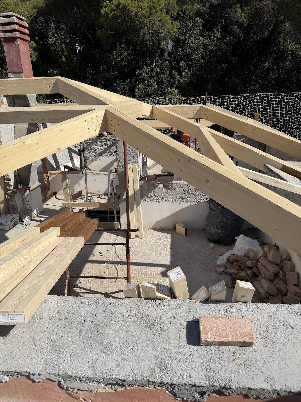 struttura portante del tetto in legno lamellare